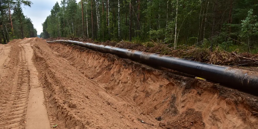 Bitumen pipeline crude